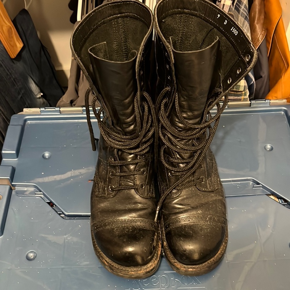 Corcoran jump boots 9D. USA. Model 1500. EUC. Some wear to heals. “Combat Boot”